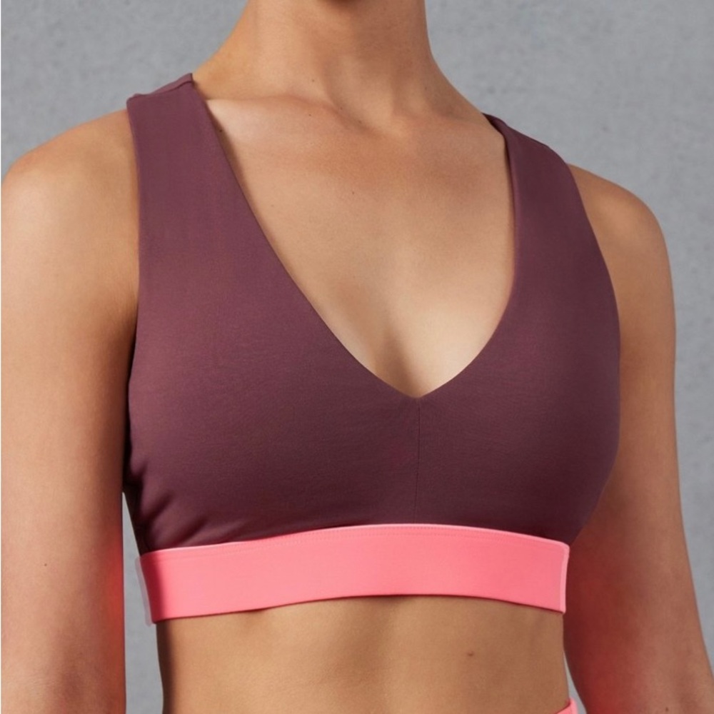 Fabletics On-The-Go Midi Medium Impact Sports Bra - NWT